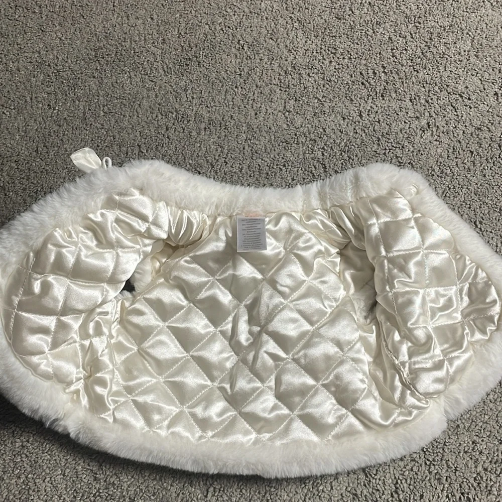 Gymboree 2022 Girls Winter Fur Short Sleeve Formal Sweater 18-24 Months